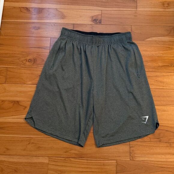 Men Gymshark Running Shorts 9.5 inch in Olive Green Size Large - Picture 1 of 6